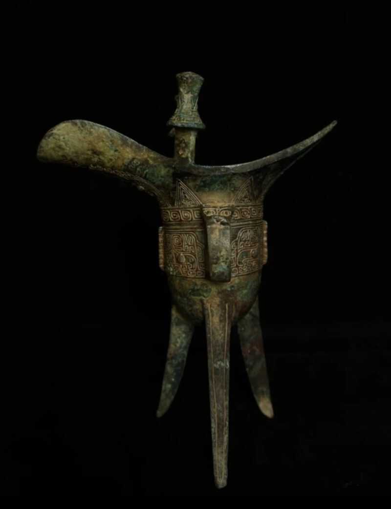 Bronze wine vessel