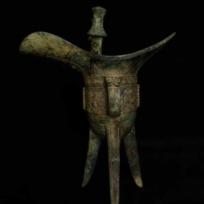 Bronze wine vessel