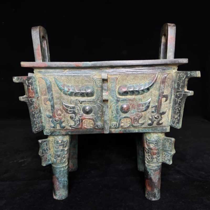 Bronze beast face patterned square tripod Luoyang tripod