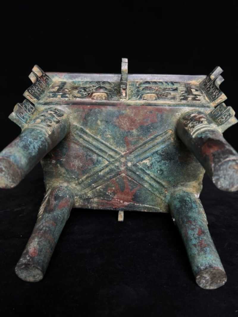 Bronze beast face patterned square tripod Luoyang tripod - 图片 5