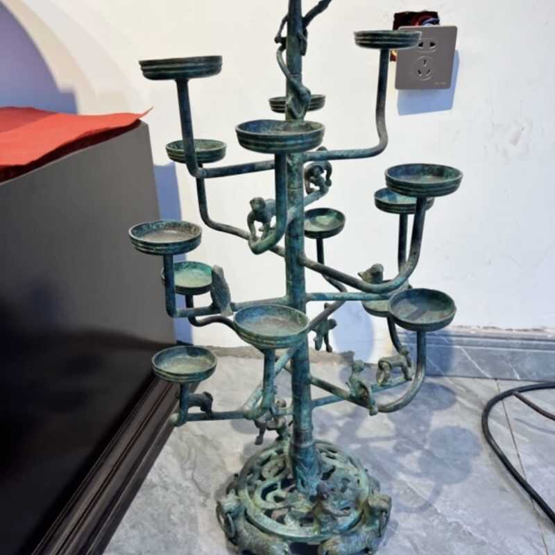 Fifteen consecutive copper lamps