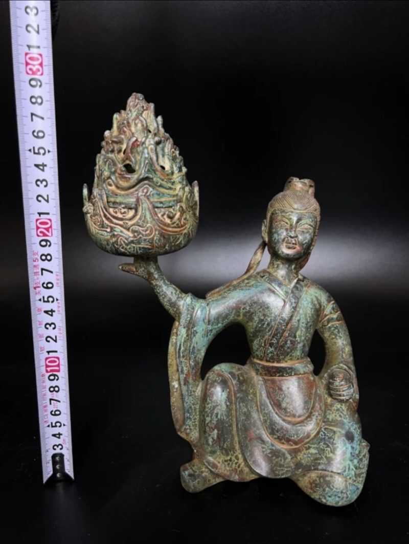 Bronze kneeling figurine - 图片 2